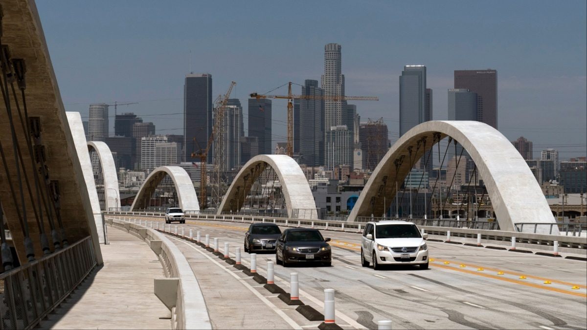 Teen Tries to Climb Los Angeles Bridge in Social Media Stunt. Falls to His Death