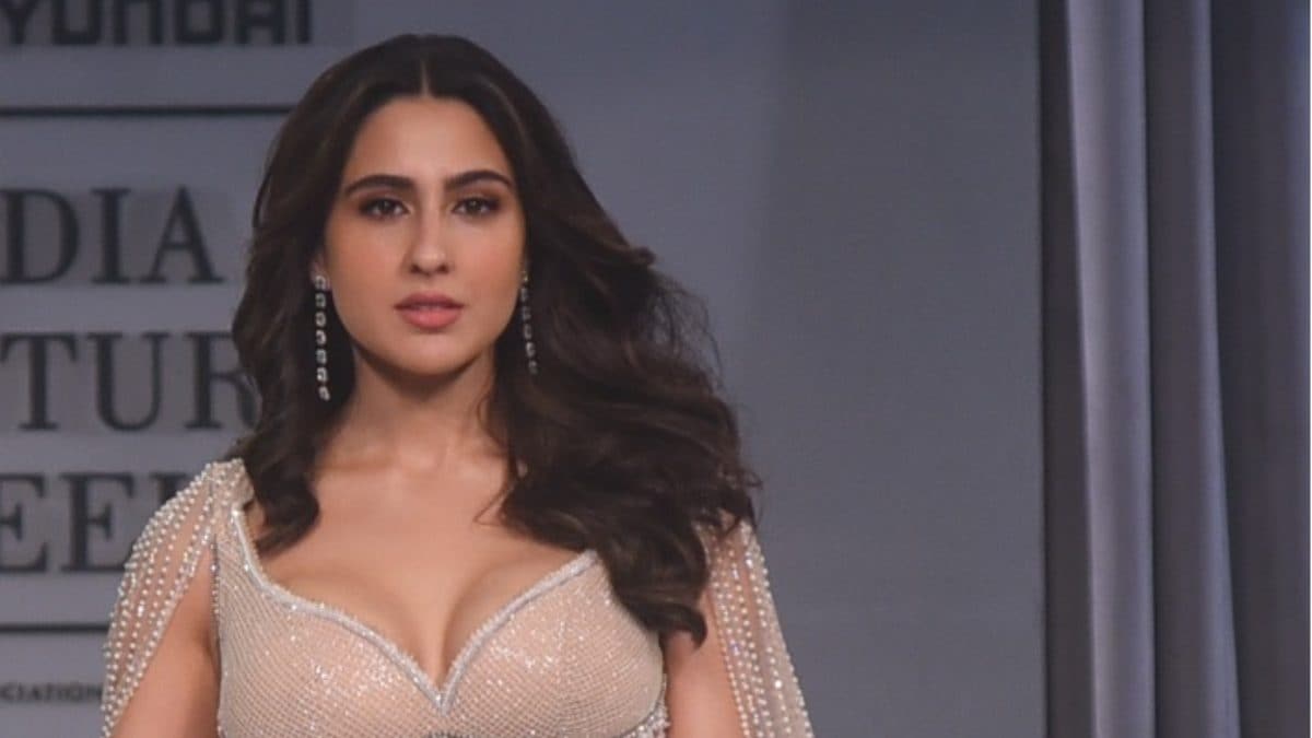 Sara Ali Khan Brought Traditional Grace With Modern Day Elegance At ICW 2023 - News18
