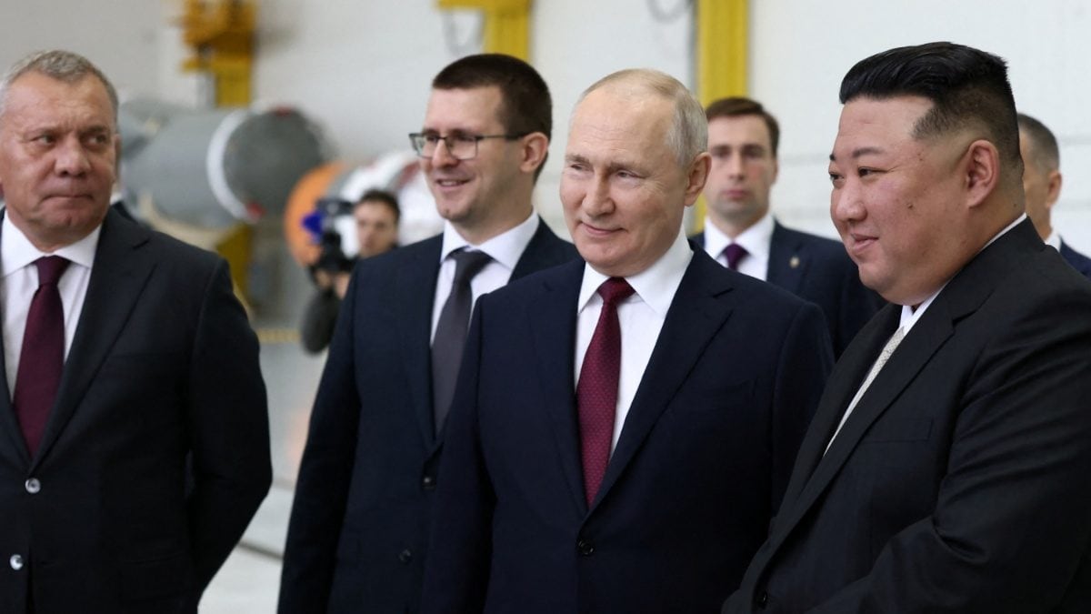 Putin, Kim Jong Un Exchange Rifles During Meet, Russian Leader Gifts Counterpart Space Suit Glove - News18