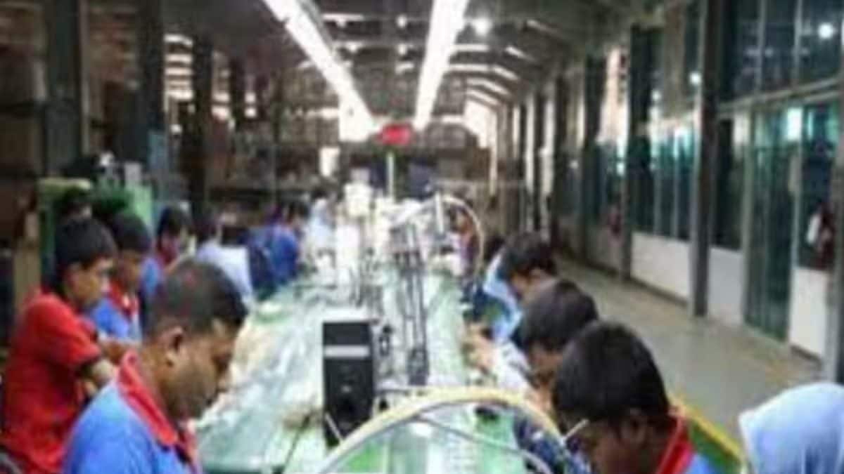 India’s Manufacturing Sector Growth Hits 5-Month High in February on Robust Demand – News18