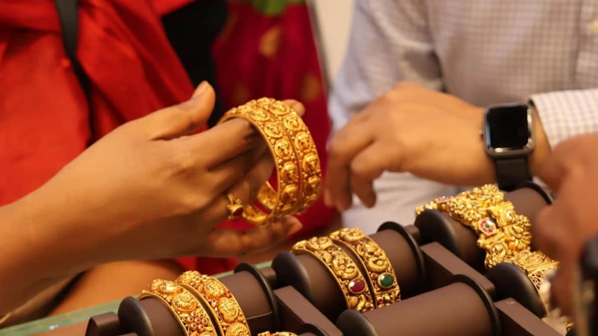 Gold Price Hits All-Time High of Rs 64,300 Per 10 Grams, Surges Rs 450 – News18