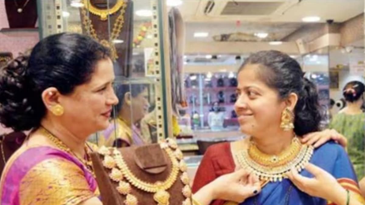 Gold Rate Falls In India: Check 22 Carat Price In Your City On December 05 - News18