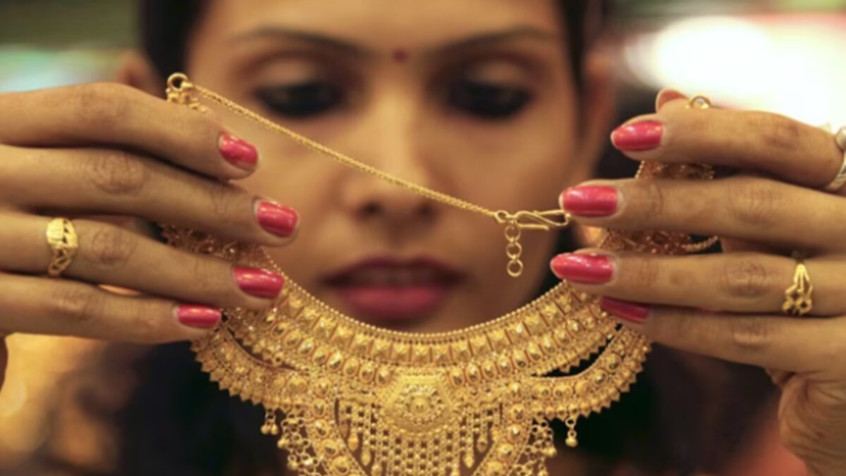 Gold Rate Falls Today In India: Check 24 Carat Gold Price In Your City On February 15 - News18