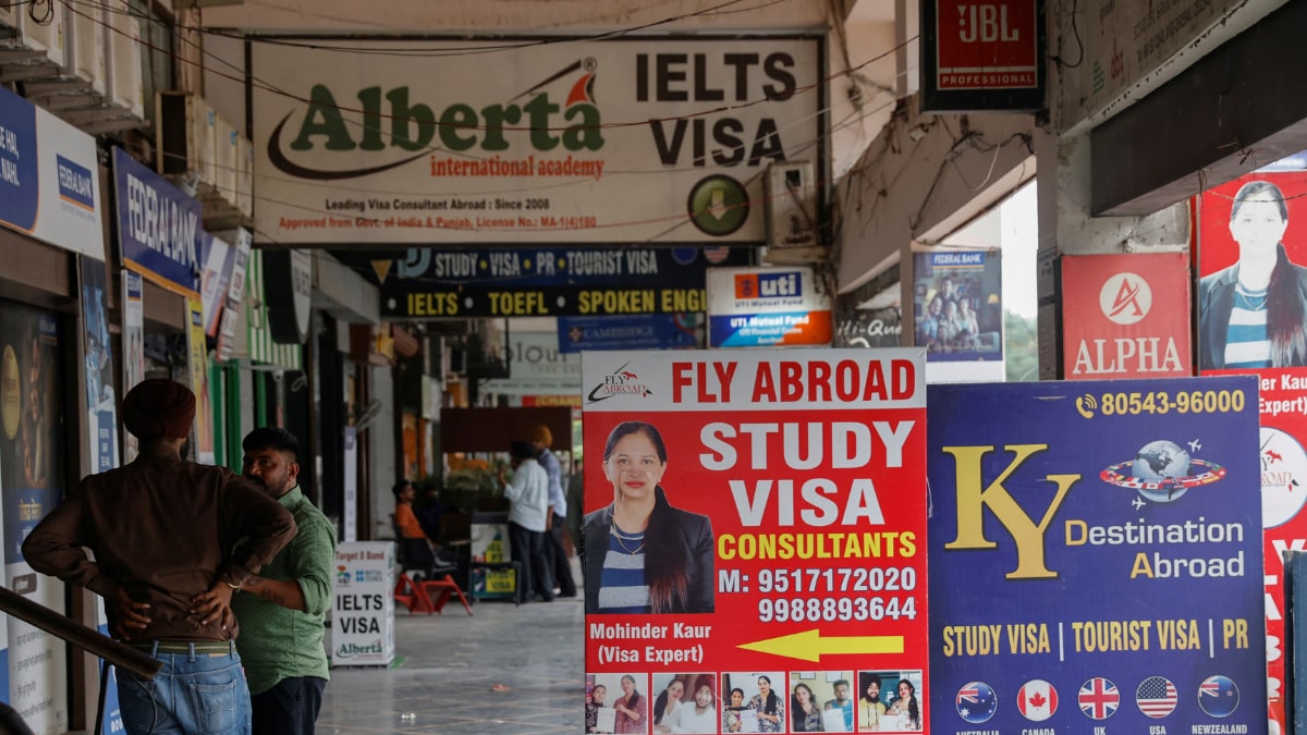 Indian Student Applications to Canadian Universities Decline By Over 15% In 2023: Here’s Why – News18