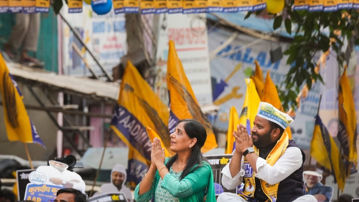 Arvind Kejriwal’s Wife Sunita Holds Maiden Poll Roadshow in Delhi, Says Nobody Can Break Delhi CM – News18