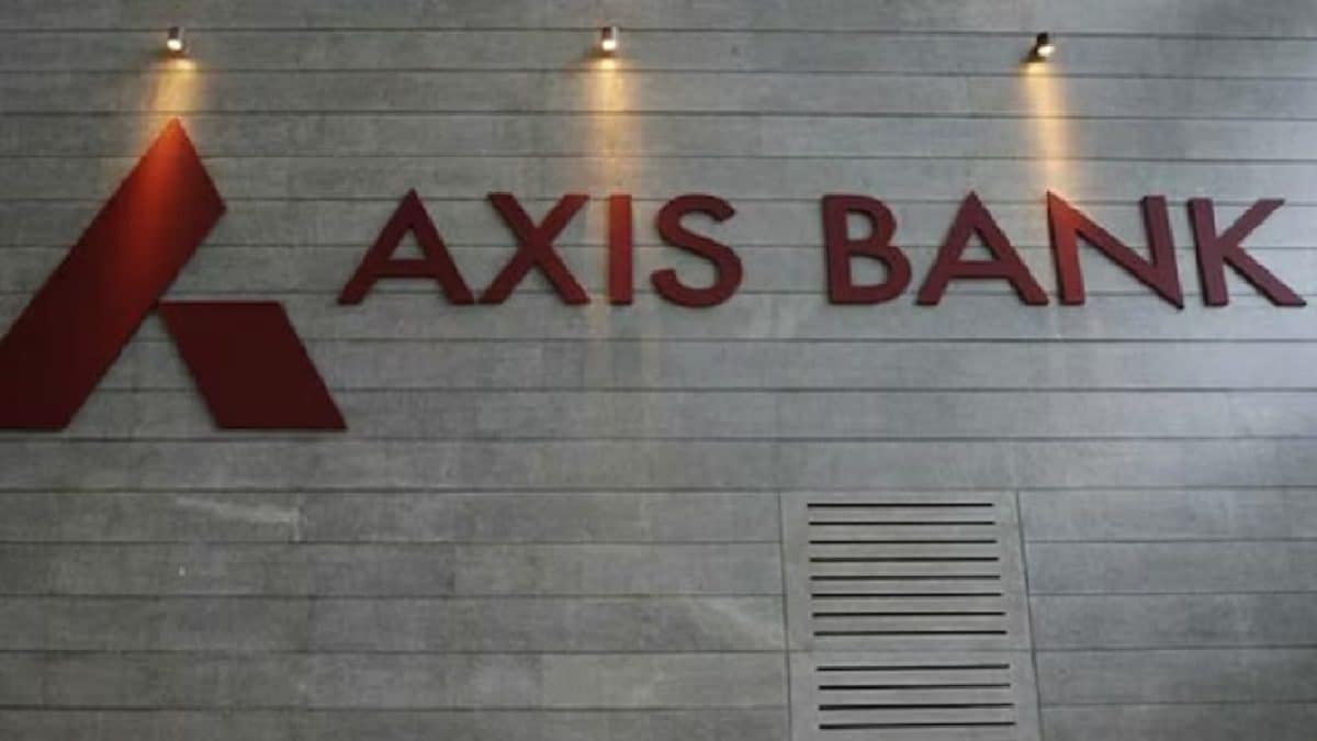 Axis Bank Overtakes Kotak Mahindra Bank to Become 4th Largest Lender In India; Check Details – News18