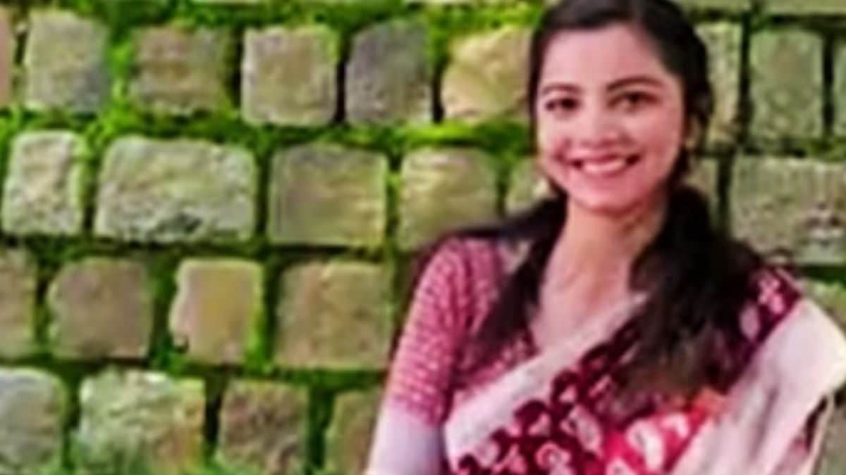 Bhopal’s Chhaya Singh, Daughter Of IAS, Secures 65th Rank On Her 4th Attempt – News18