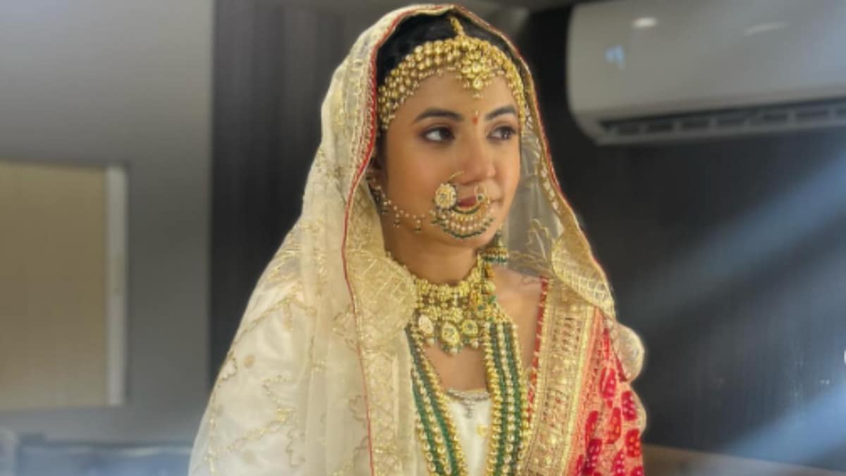 'I Couldn't Walk': Meera Deosthale On Wearing 35 Kg Panetar Lehenga For Wedding - News18