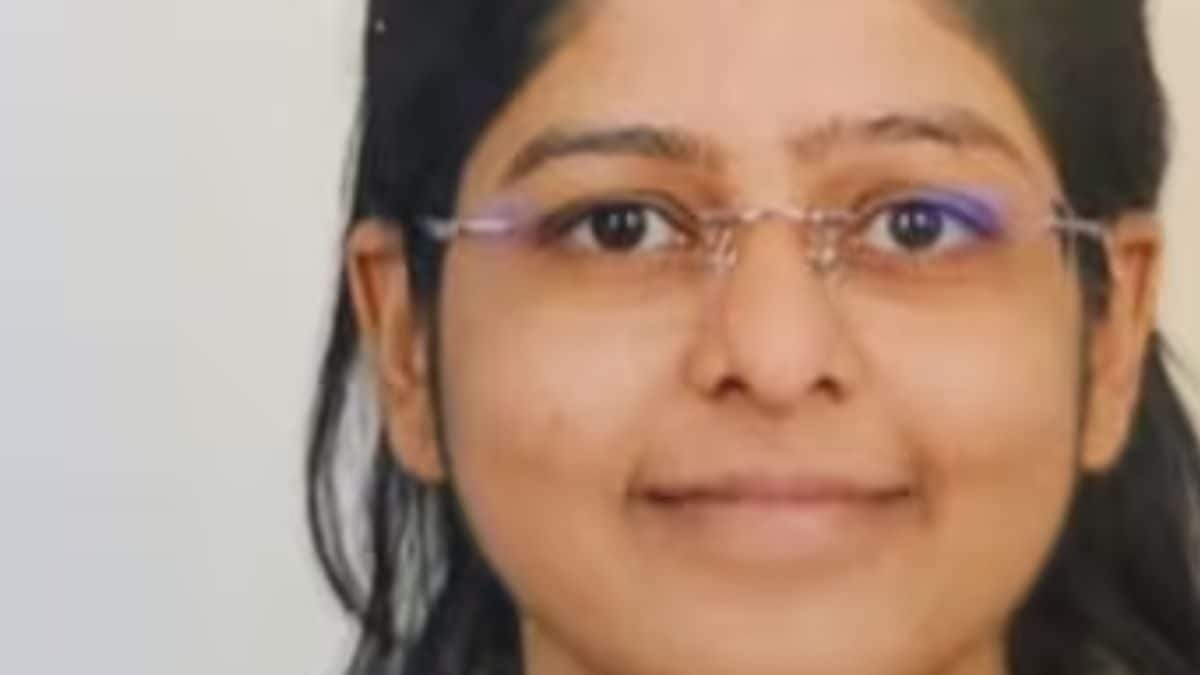 Jamshedpur Girl Cracks UPSC On Her Third Attempt With AIR 17 – News18