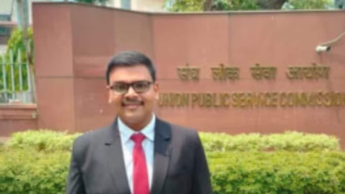 Meet UPSC 2023 Topper Aditya Srivastava; IIT Kanpur Alumnus, Currently Training For IPS - News18