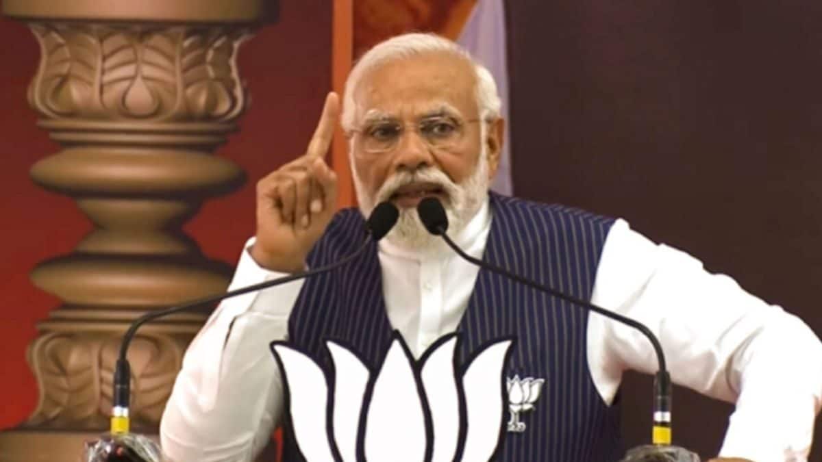 PM Modi Mentions ‘Red Diary’ in Rajasthan Speech: ‘Congress Ke Netao Ki Bolti Bandh…’ – News18