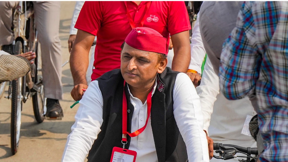 Akhilesh Confident of Smooth Seat Sharing, Says Dispute with Cong is Over - News18
