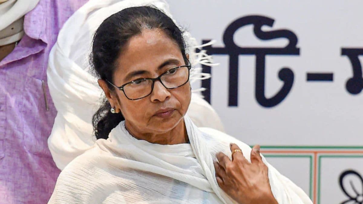Mamata Banerjee Loses Control While Boarding Helicopter in Bengal’s Durgapur, Injured | WATCH – News18