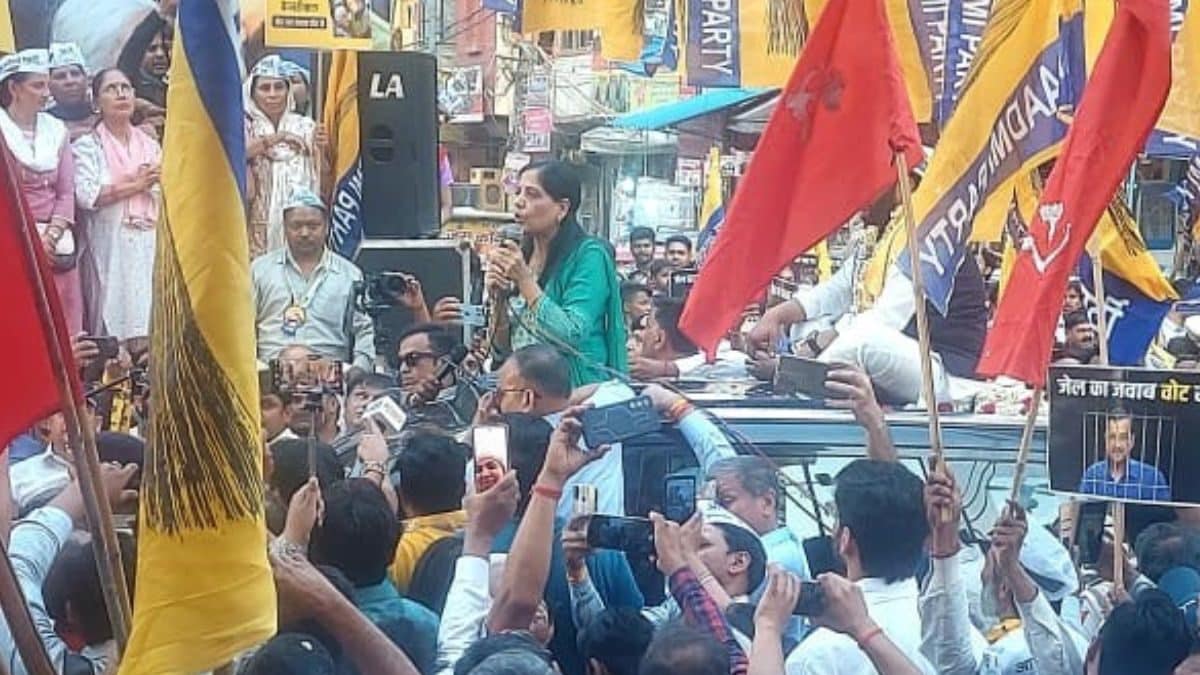 Sunita Kejriwal’s First Day, First Show Houseful in East Delhi as Delhi CM’s Wife Asks Voters to ‘Defeat Tanashahi’ – News18